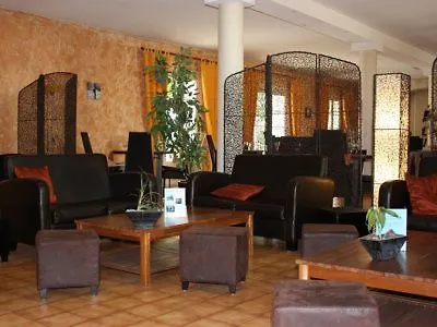 מלון Le Clos De L'aube Rouge - Montpellier / Le Lez 3*